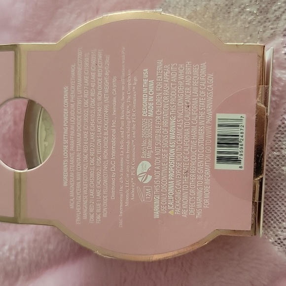 Pure Benefits Translucent Loose Setting Powder - Picture 4 of 4